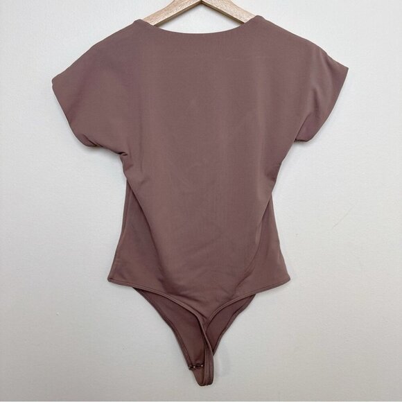 Aritzia Womens L Babaton Contour Deep Taupe Short Sleeve Square Neck Bodysuit - Picture 12 of 12